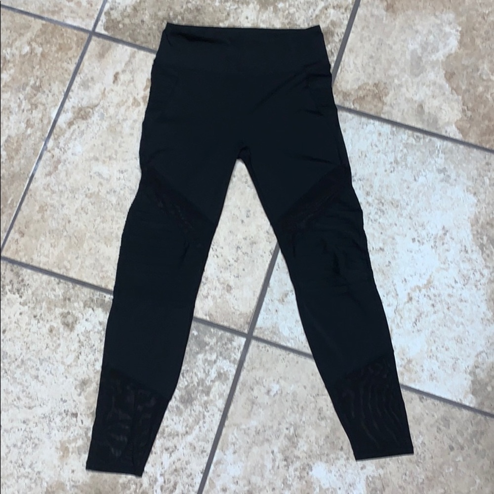 🖤 Black cut out mesh leggings 🖤
